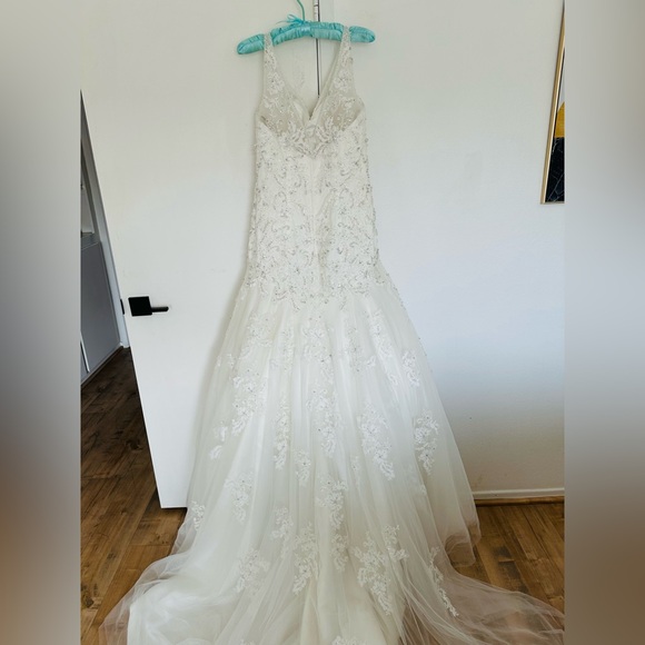 White Wedding Dress women’s size 8 - Picture 5 of 13